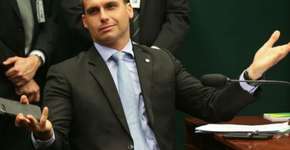 Eduardo Bolsonaro compara união homoafetiva a amor por cão