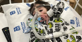 Criança de 3 anos morre enquanto esperava por remédio mais caro do mundo