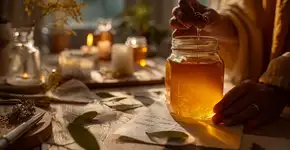 Simpatia do pote de mel e louro para melhorar relações profissionais