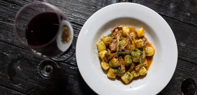 Ravioli com ragu de costela absurdamente gostoso