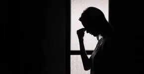 Mulher algemada é agredida com socos e chutes por PM em MS