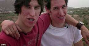 Gêmeos gastam 65 mil reais para ficarem parecidos com Brad Pitt