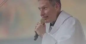 Padre Marcelo Rossi entra com ação contra empresa de comprimidos