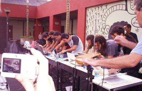 Detalhe da apresentação da Orquestra de Laptops