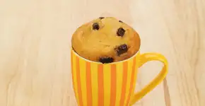 Bolo de cenoura de caneca mega rápido de fazer