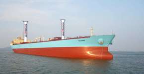 Primeiro navio que combina energia eólica e combustível é testado