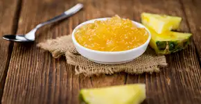 Surpreenda seus convidados com esta geleia de abacaxi com gengibre caseira