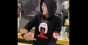 PE: Jovem gera revolta e é expulso de shopping por usar suástica no braço