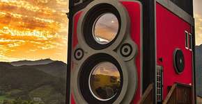 Conheça a casa em formato de câmera antiga