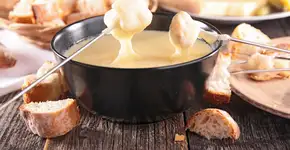 Fondue de queijo: a melhor receita para os dias frios