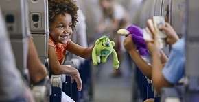 Descubra se seu filho pode viajar sem pagar passagem aérea