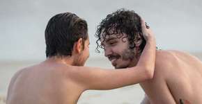 Carol Duarte, o Ivan, grava cenas sem camisa na praia