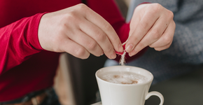 O que você está colocando no café pode estar prejudicando suas células cerebrais