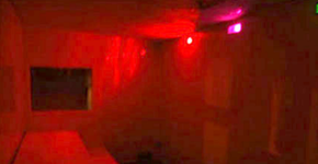 Homem preso ao substituir lubrificante por ácido em casa de sexo