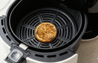 Secondary news: Colocar uma fatia de limão na fritadeira elétrica funciona mesmo? Entenda para que serve esse truque simples e por que tanta gente está fazendo