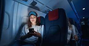 Truques infalíveis para dormir durante voos noturnos