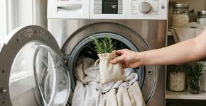 Colocar um raminho de alecrim na máquina de lavar: para que serve e por que virou moda?