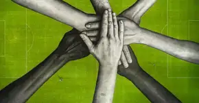 Campo do St. Pauli vira obra de arte em campanha por água potável