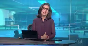 Renata Vasconcellos se emociona ao vivo no Jornal Nacional