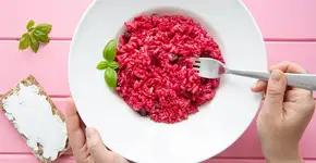 Risoto de beterraba: cremoso e cheio de cor!