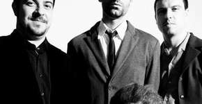 Chimpanzé Clube Trio no Studio SP