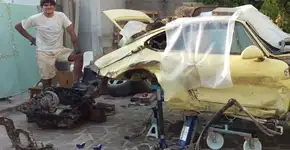 Ele encontrou um Porsche afundado no rio e transformou o carro em item de colecionador