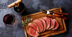 Contrafilé assado com molho de vinho: um clássico irresistível