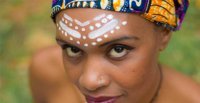 Dança africana, circo e coral de Heliópolis no Beco do Batman