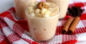 Canjica cremosa com doce de leite para comer o ano todo