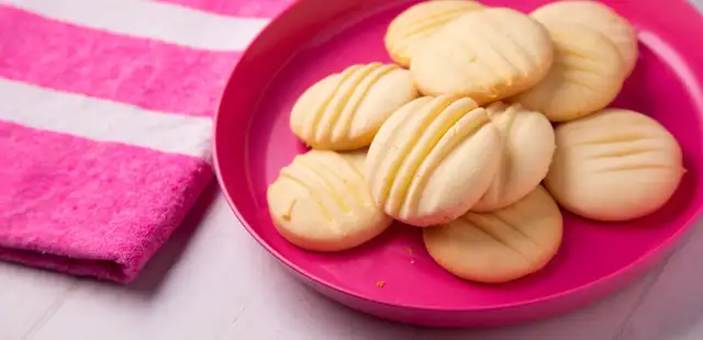 Biscoitinho de leite condensado com 4 ingredientes é o truque perfeito para adoçar o dia