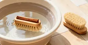 Basta adicionar uma pitada deste pó à água do esfregão. A casa inteira ficará com um cheiro ótimo por dias