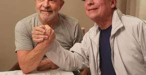 Lula e José Dirceu se reencontram após serem soltos em Curitiba