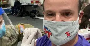 Rubens Barrichello larga na frente e é vacinado contra covid nos EUA