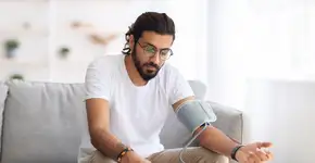 Como o seu estilo de vida pode estar elevando sua pressão aos 30 anos?