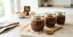 Como preparar uma sobremesa proteica com ovo e cacau em pó para definir o corpo e matar a vontade de doce sem culpa