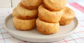 Pão de queijo de liquidificador bem prático de fazer