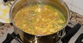 Caldo de ovo: simples, saboroso e perfeito para aquecer!