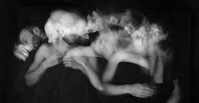 Fotógrafo retrata casais apaixonados que dormem juntos