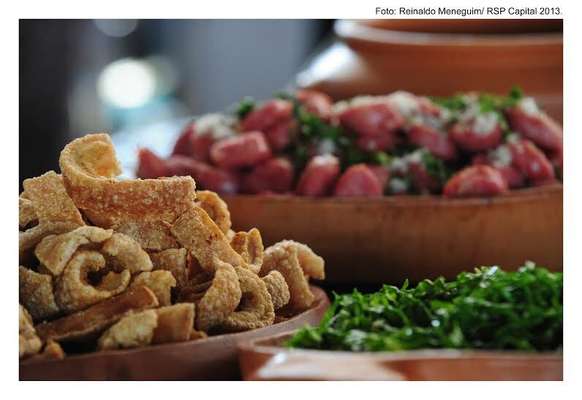 Linguiça e torresmo - Renato Meneguim