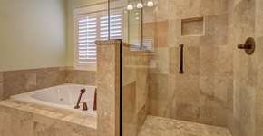 A verdade sobre limpar o box do chuveiro e acabar com a sujeira para sempre