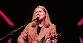 Humberto Gessinger no show Acústicos Engenheiros do Hawaii