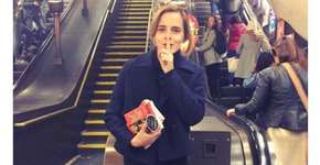 Emma Watson escondeu 100 livros feministas no metrô de Londres