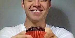 Em três meses, jovem transforma R$ 20 em R$ 9 mil vendendo brigadeiros
