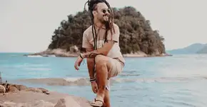 Gabriel Elias faz show do disco 4 Estações na Casa Natura Musical