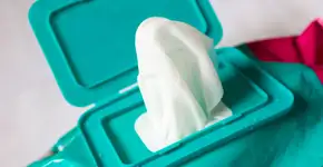 Aprenda a fazer lenços umedecidos gastando quase nada