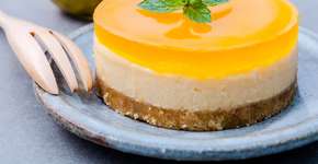 Torta mousse de maracujá com calda bem cremosa e fácil de fazer