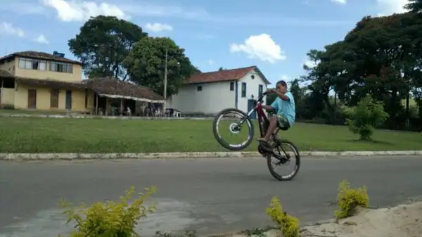 Antes: foto tirada da porta da casa de Mauro em Bento Rodrigues