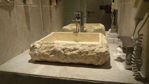 Detalhe da pia do banheiro