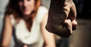 Mulher leva soco ao tentar defender vítima de assédio em ônibus lotado; confira o relato