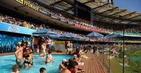 Estádio na Austrália constrói uma piscina NO MEIO da arquibancada